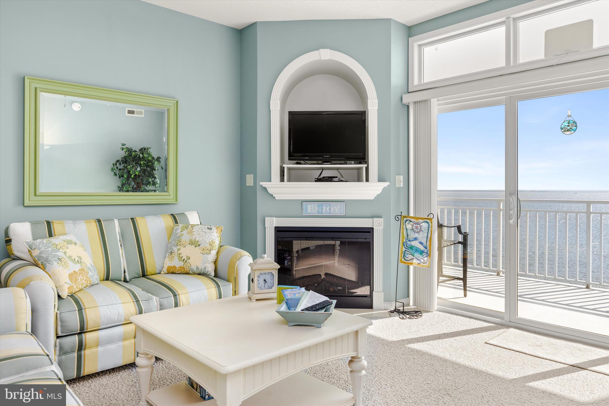 HARBOUR LIGHT CONDOS - Residential