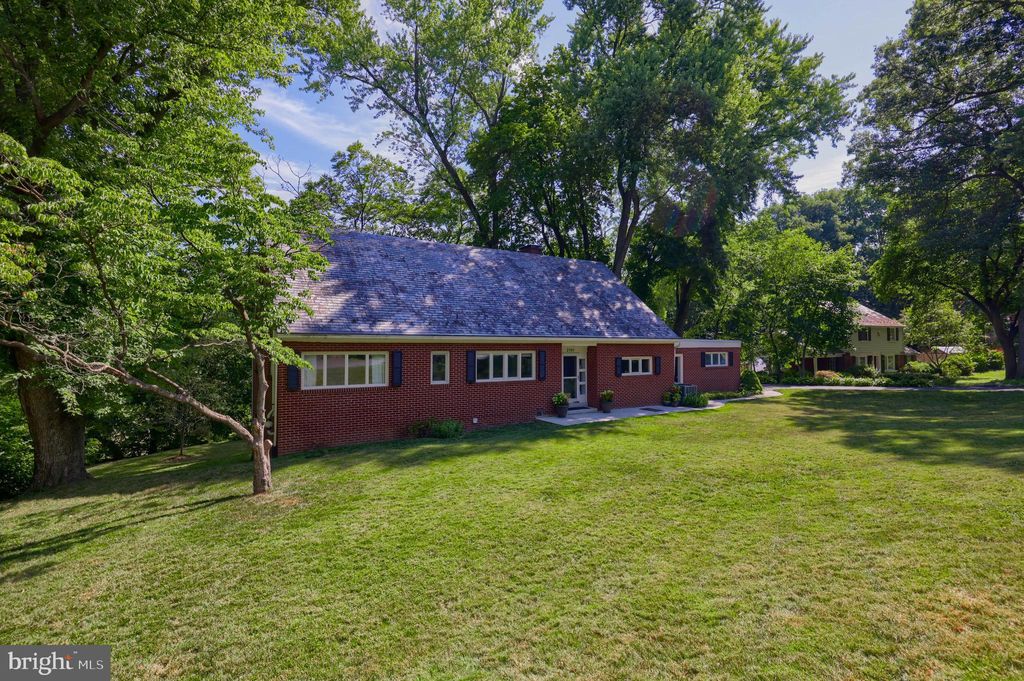 Photo of 2141 W Ridge Drive, Lancaster, PA 17603 (MLS # PALA2054024)