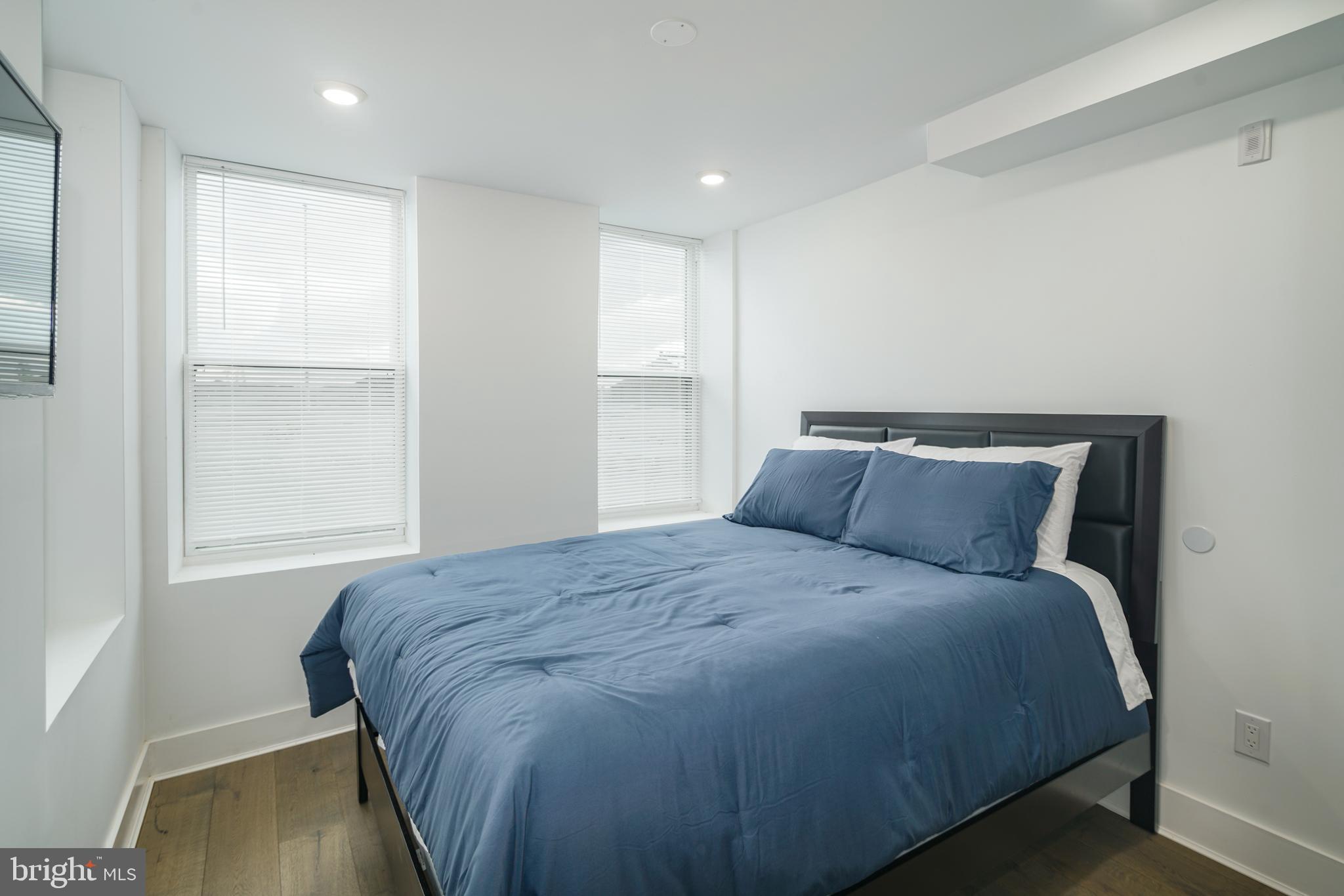 PORT RICHMOND - Residential Lease