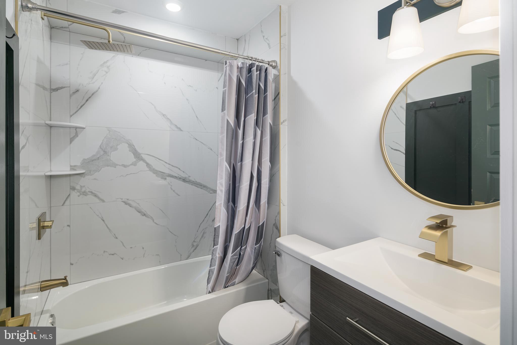 PORT RICHMOND - Residential Lease