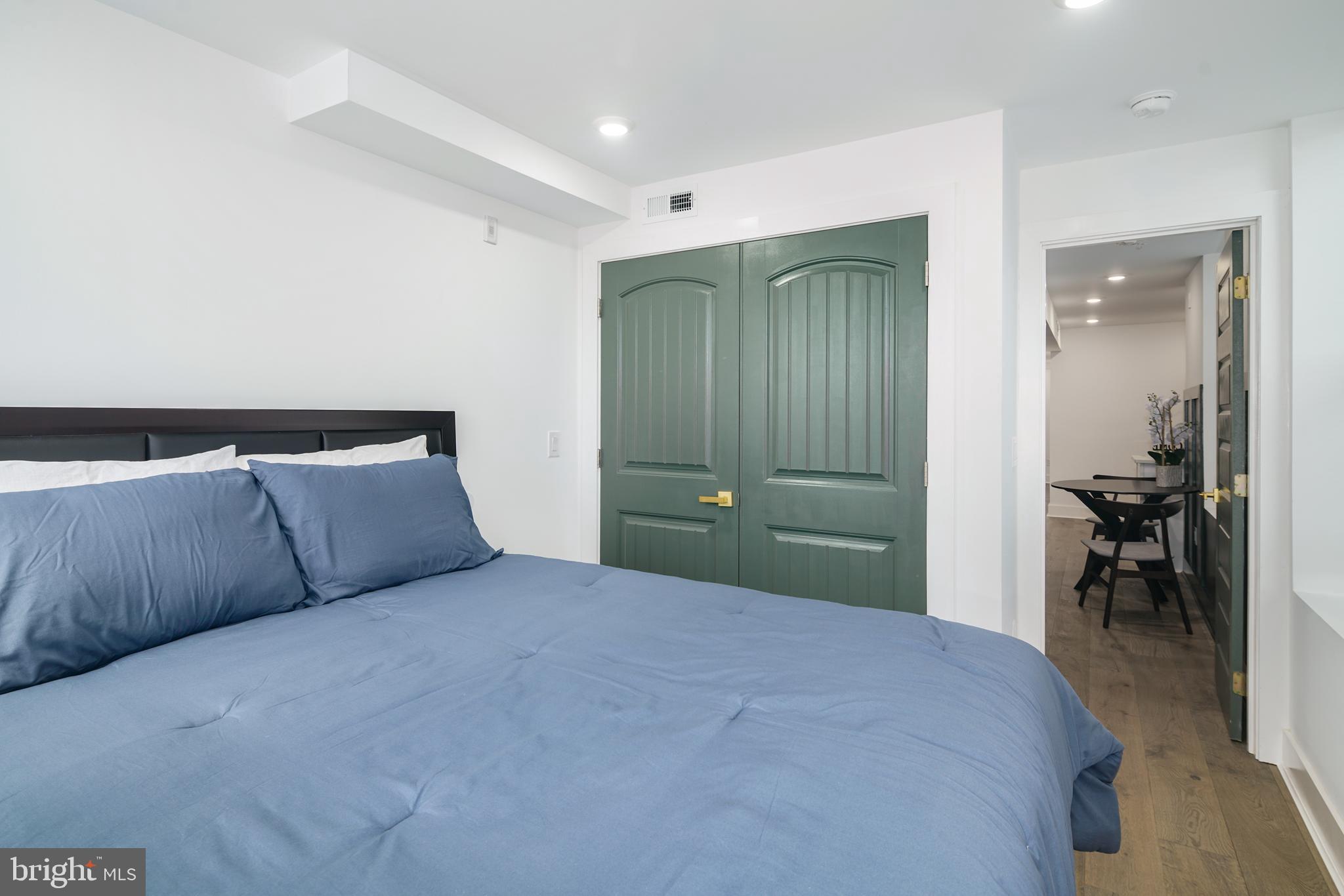 PORT RICHMOND - Residential Lease