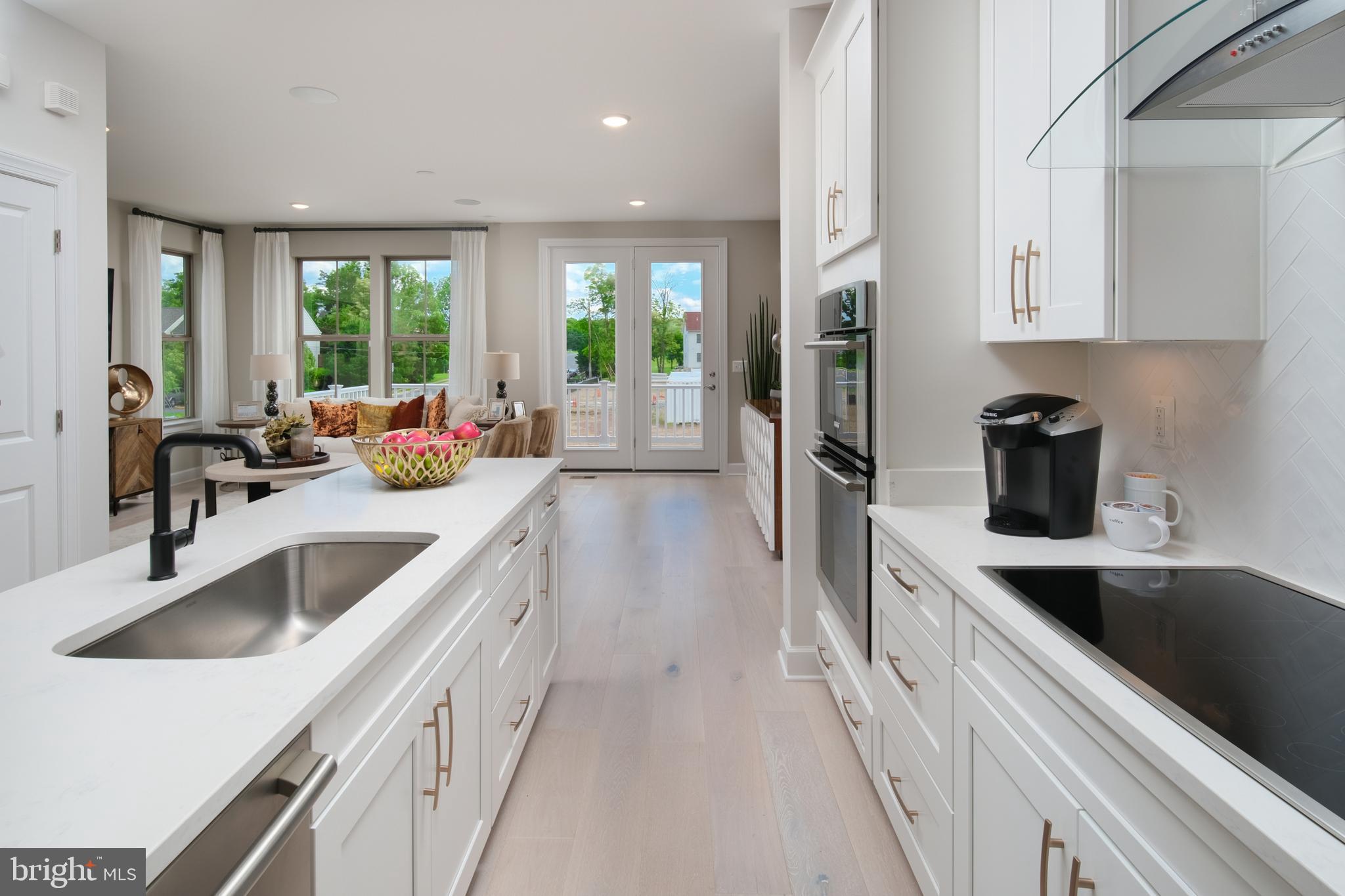 GATEWAY WEST - Residential