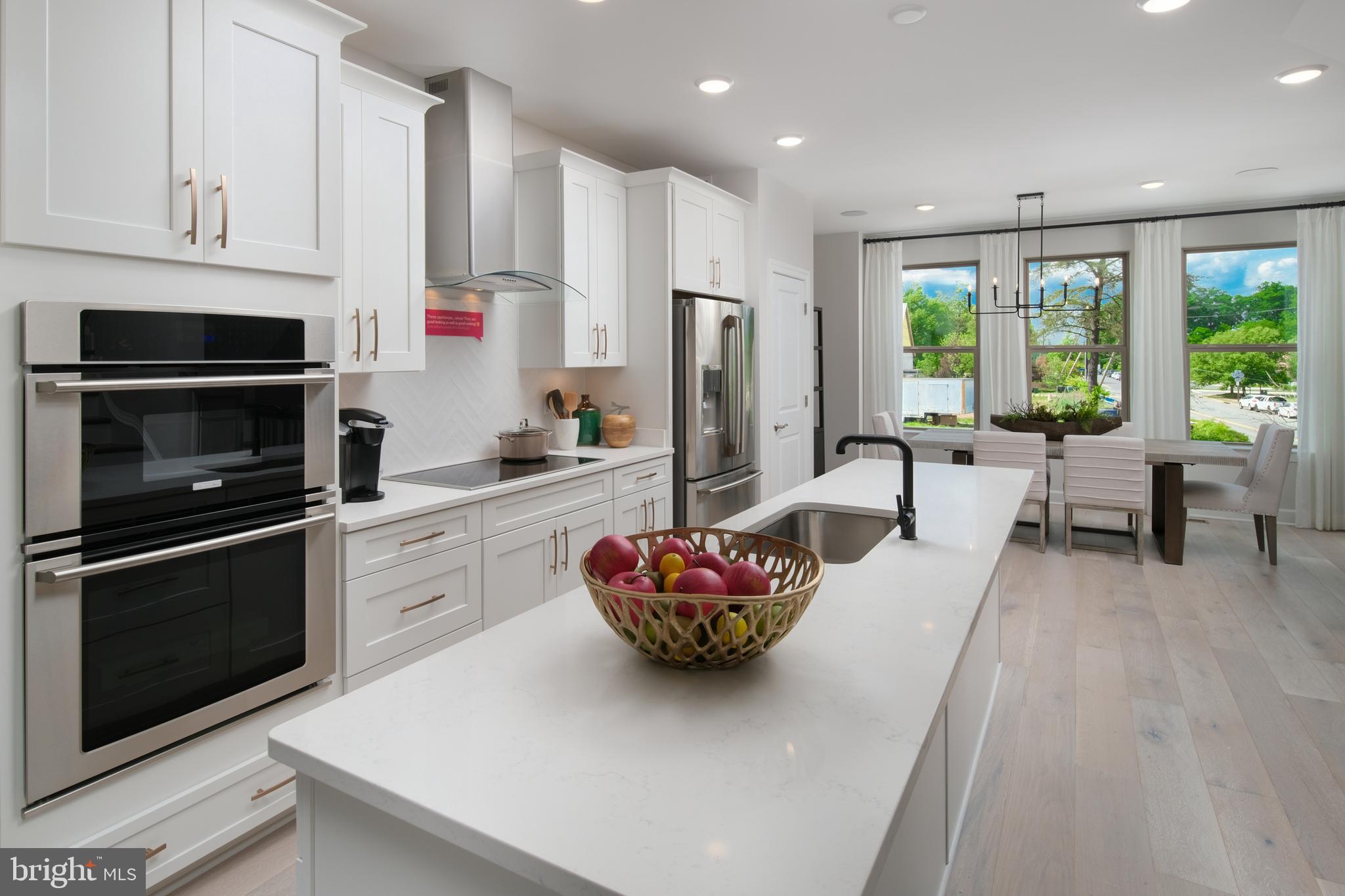 GATEWAY WEST - Residential