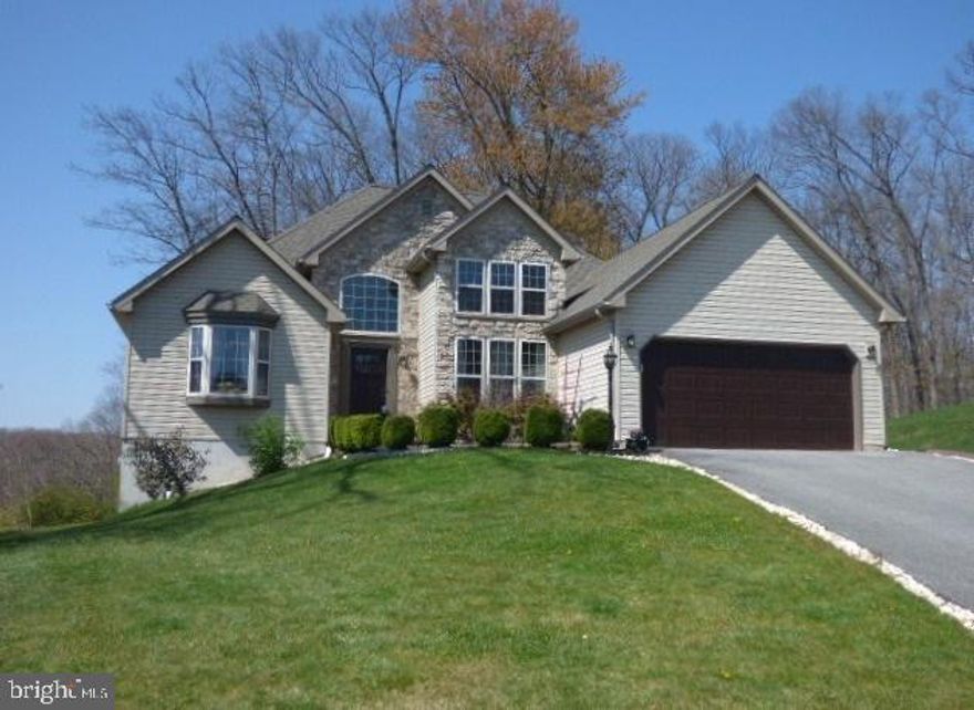 No place like home, when home is this beautiful 3BR, 2BA contemporary ranch set on a cul-de-sac lot. You'll fall in love with the elegance and comfort this home offers. Enjoy your morning cup of coffee in the 4-seasons room overlooking a wooded backdrop. Step outside and enjoy being one with Mother Nature or taking in the view. Home showcases wonderful features... soaring ceilings, granite kit, spacious master suite, and 1/2 daylight lower level.