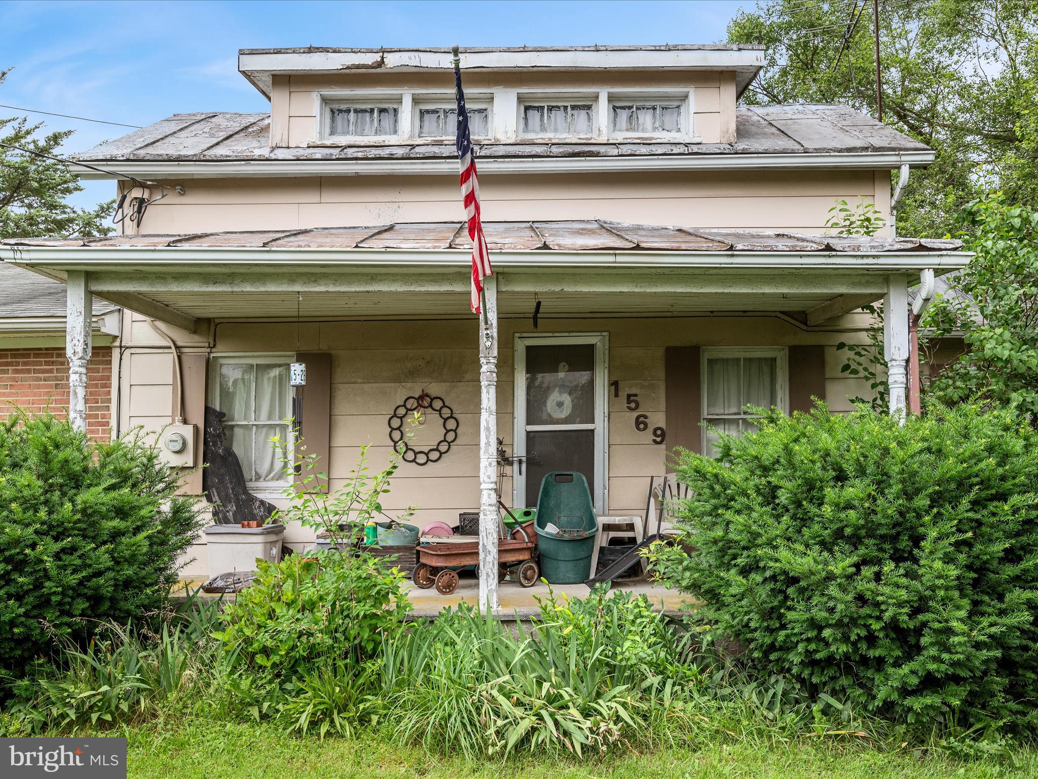 Main image without alt text