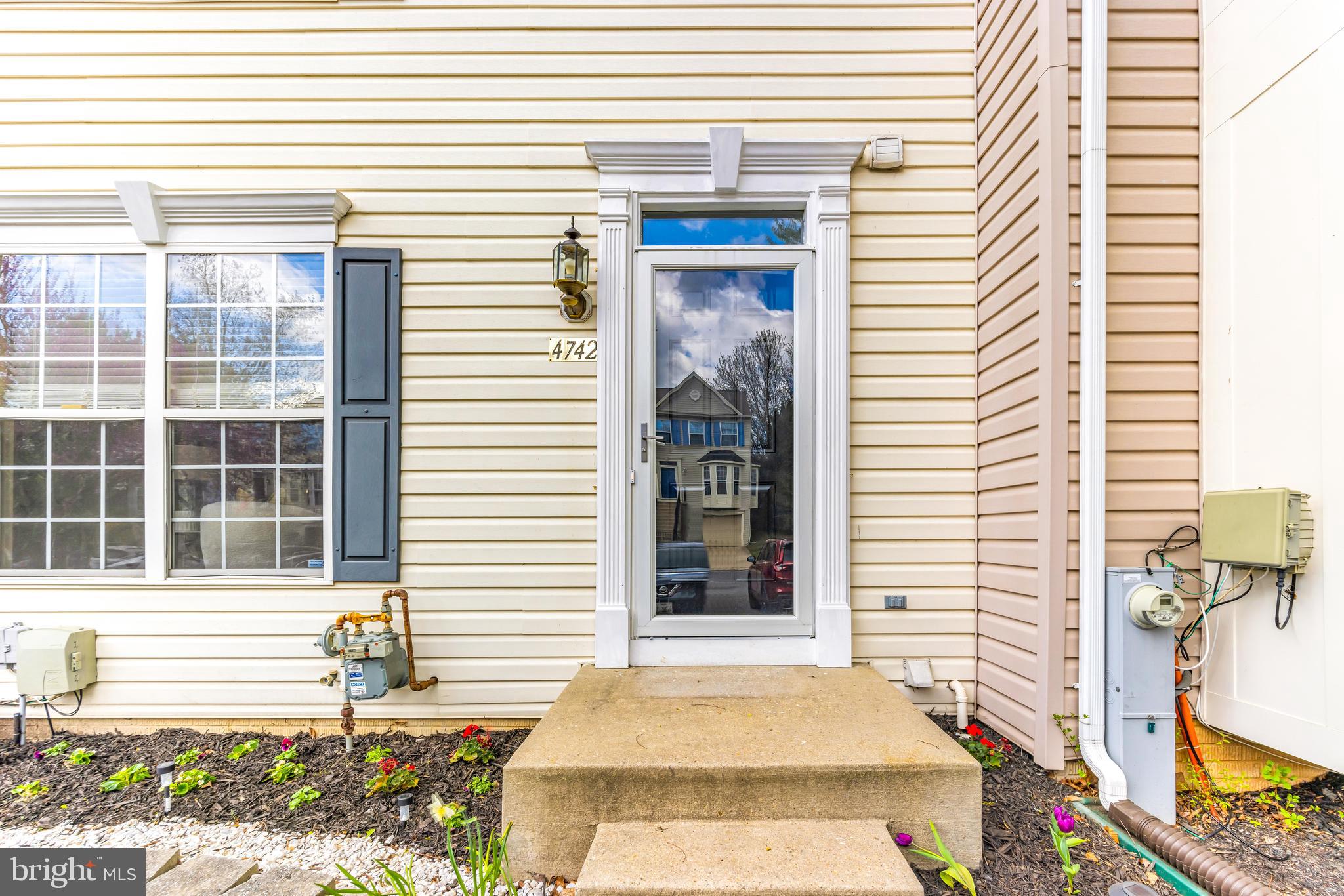 4742 BUXTON CIRCLE