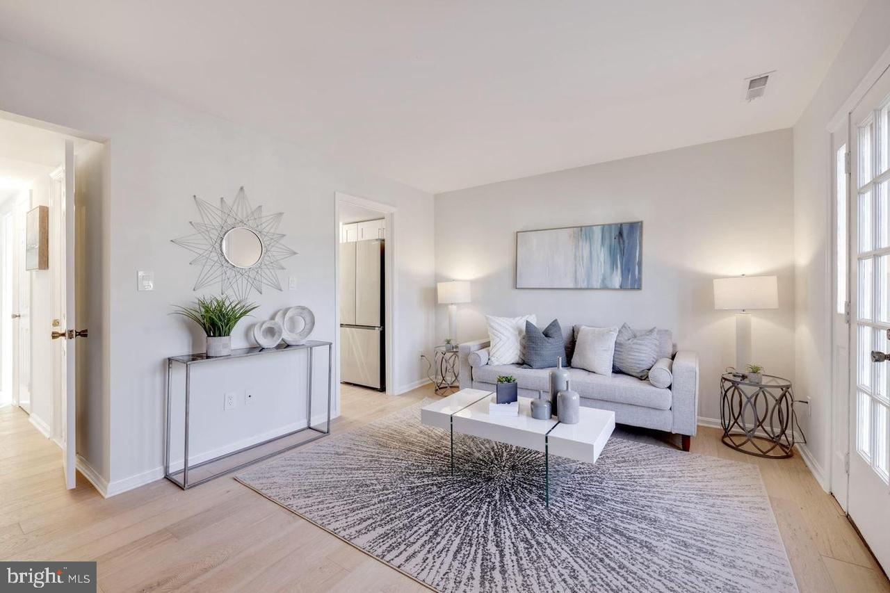 KENWOOD FOREST - Residential Lease