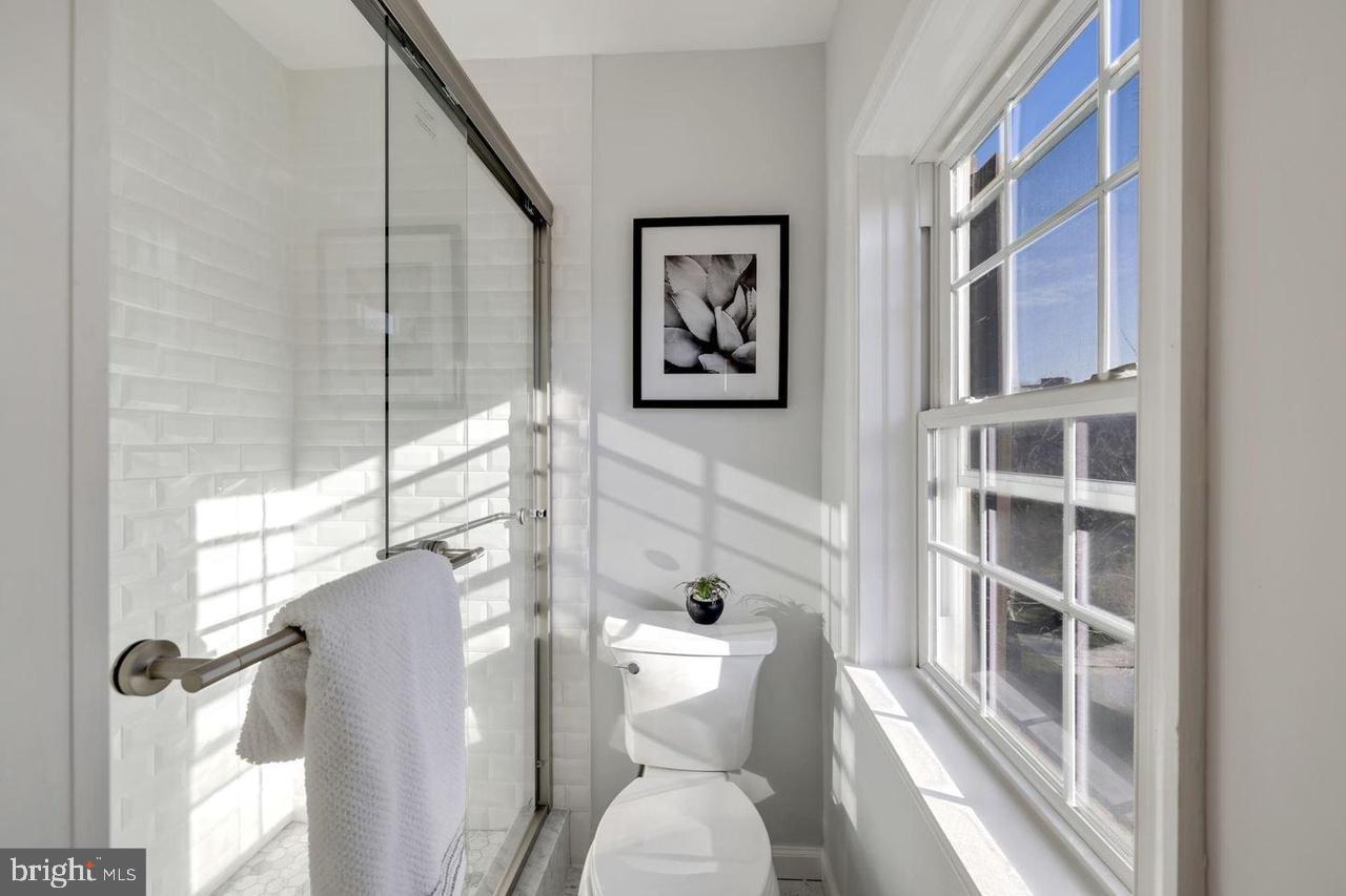 KENWOOD FOREST - Residential Lease