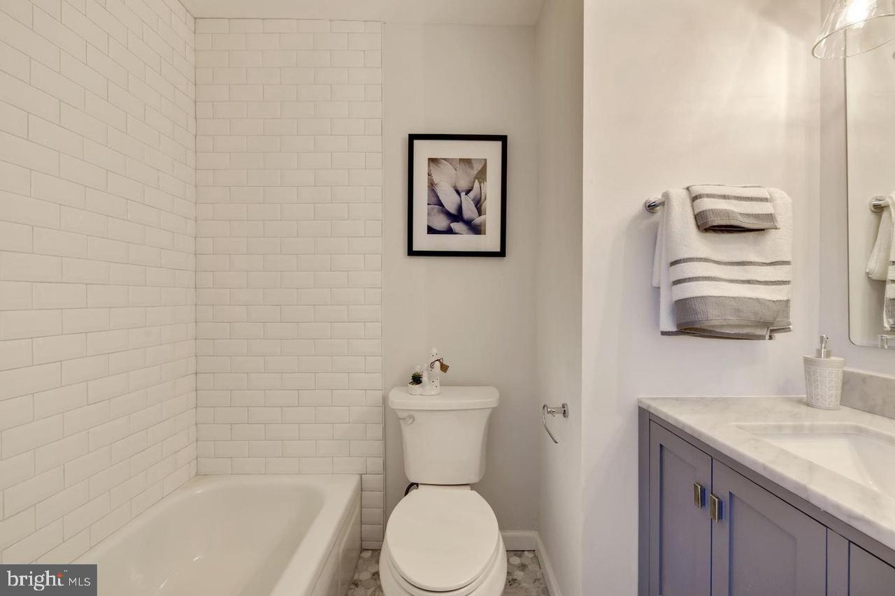 KENWOOD FOREST - Residential Lease