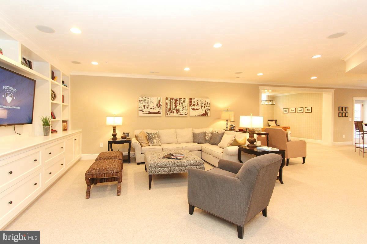 POTOMAC SHORES - Residential Lease