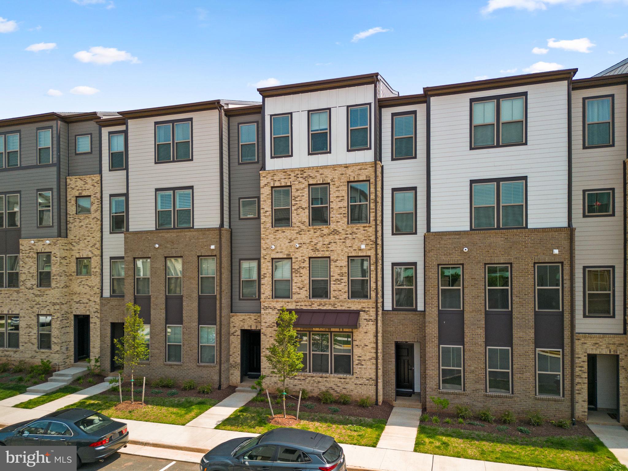 20908 BLUEBIRD SQUARE