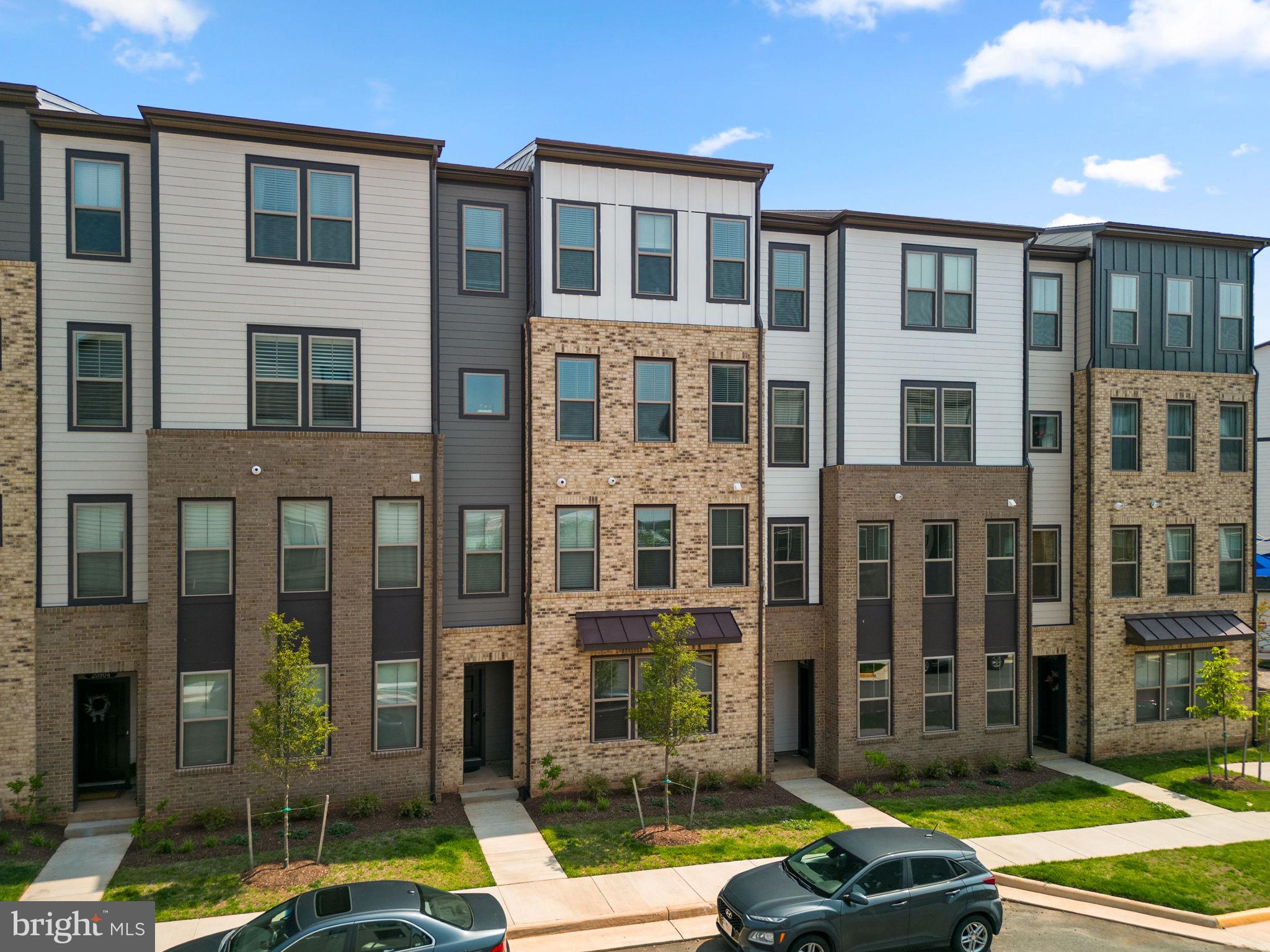 20908 BLUEBIRD SQUARE