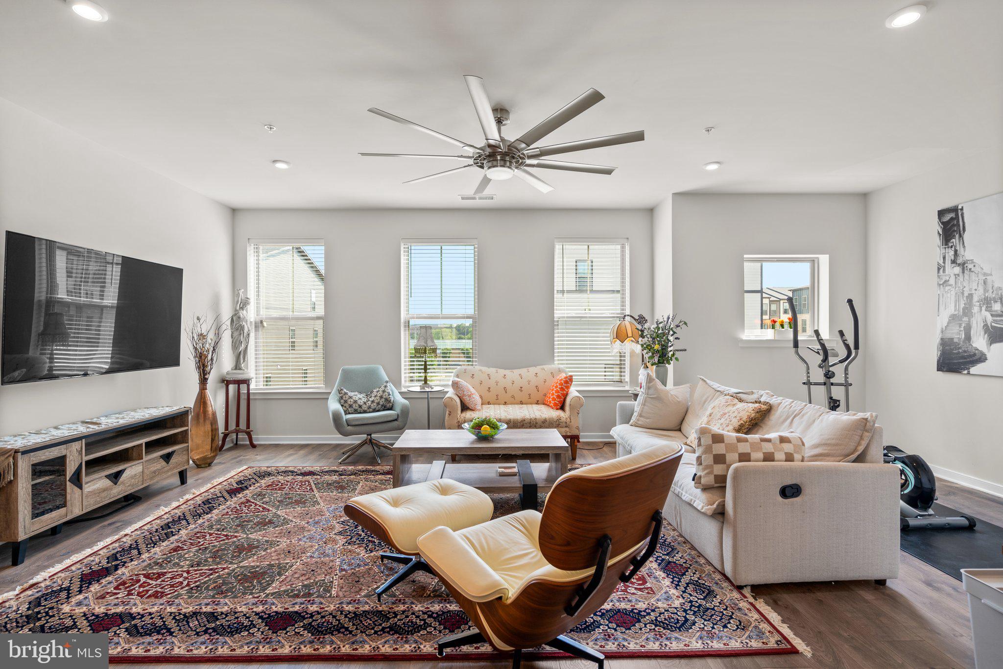 20908 BLUEBIRD SQUARE