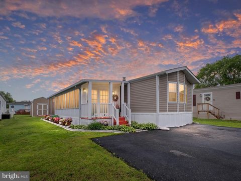 607 S HUCKLEBERRY AVENUE 130 BEAR DE 19701