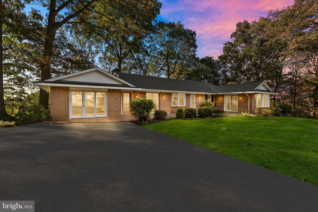 Photo of 1011 Woodland Drive, QUARRYVILLE, PA 17566 (MLS # PALA2078452)