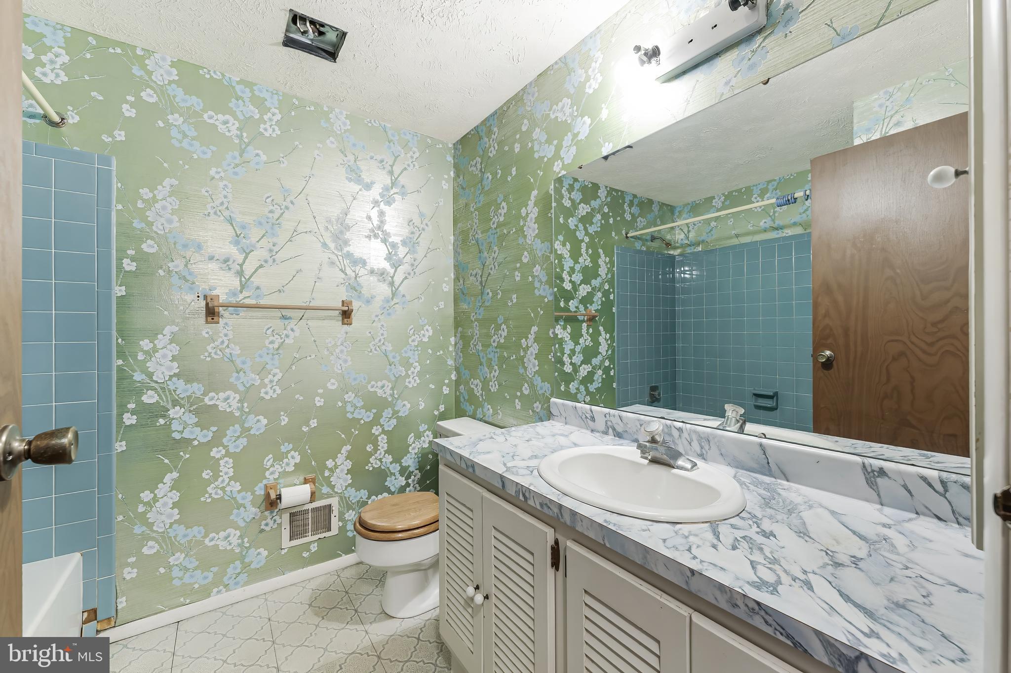 EDGELEA WOODS - Residential