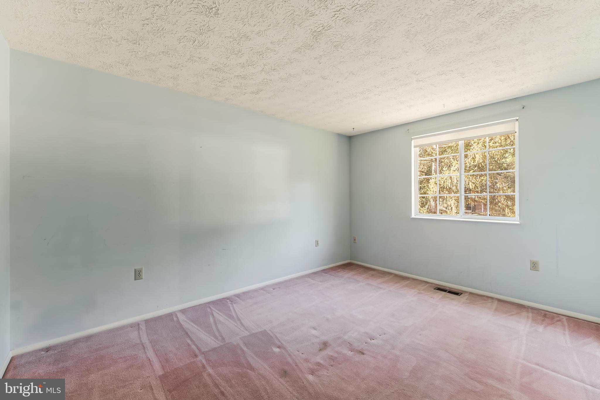 EDGELEA WOODS - Residential