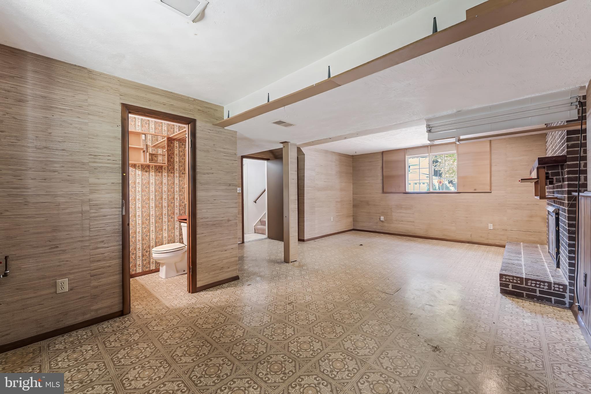 EDGELEA WOODS - Residential