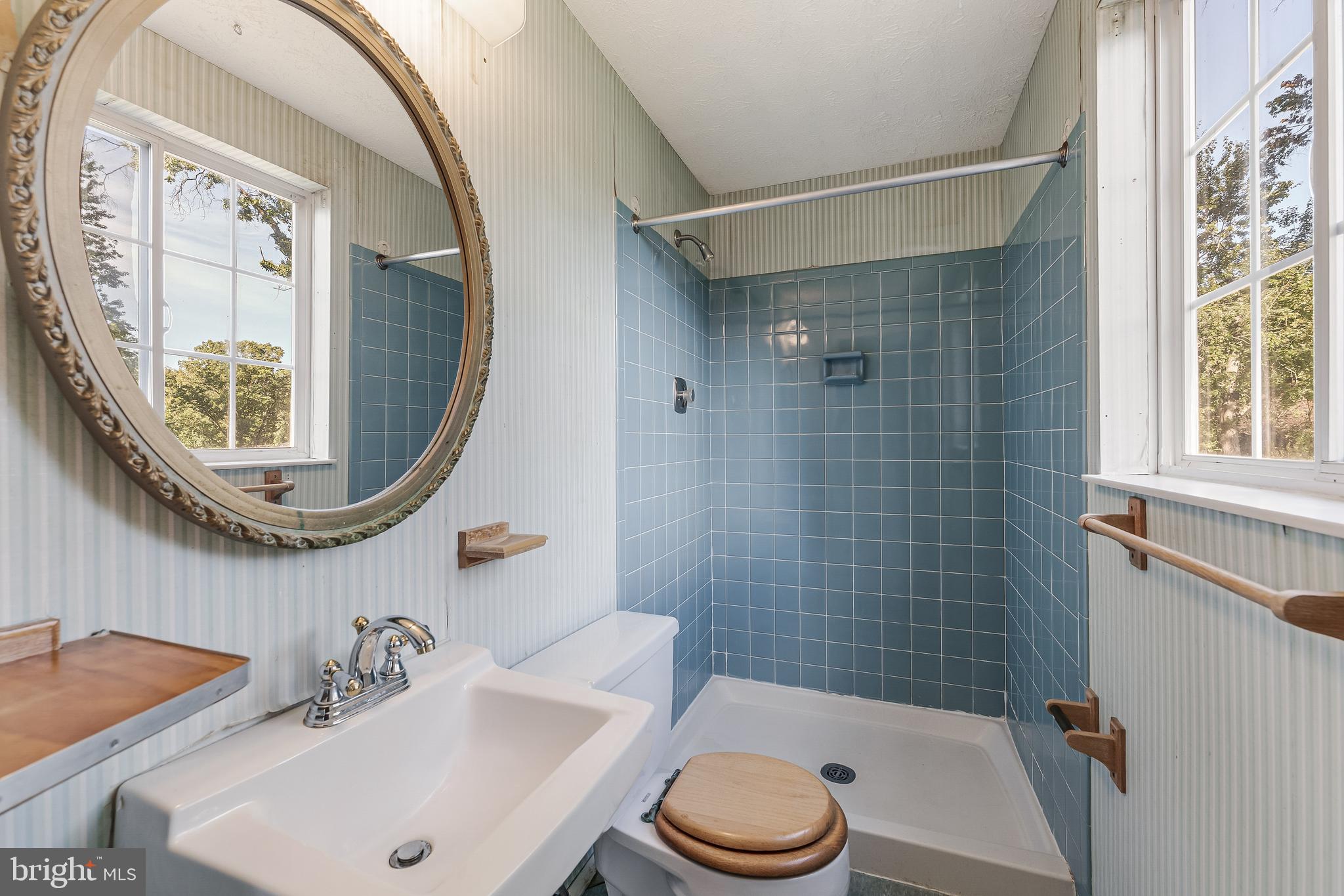 EDGELEA WOODS - Residential