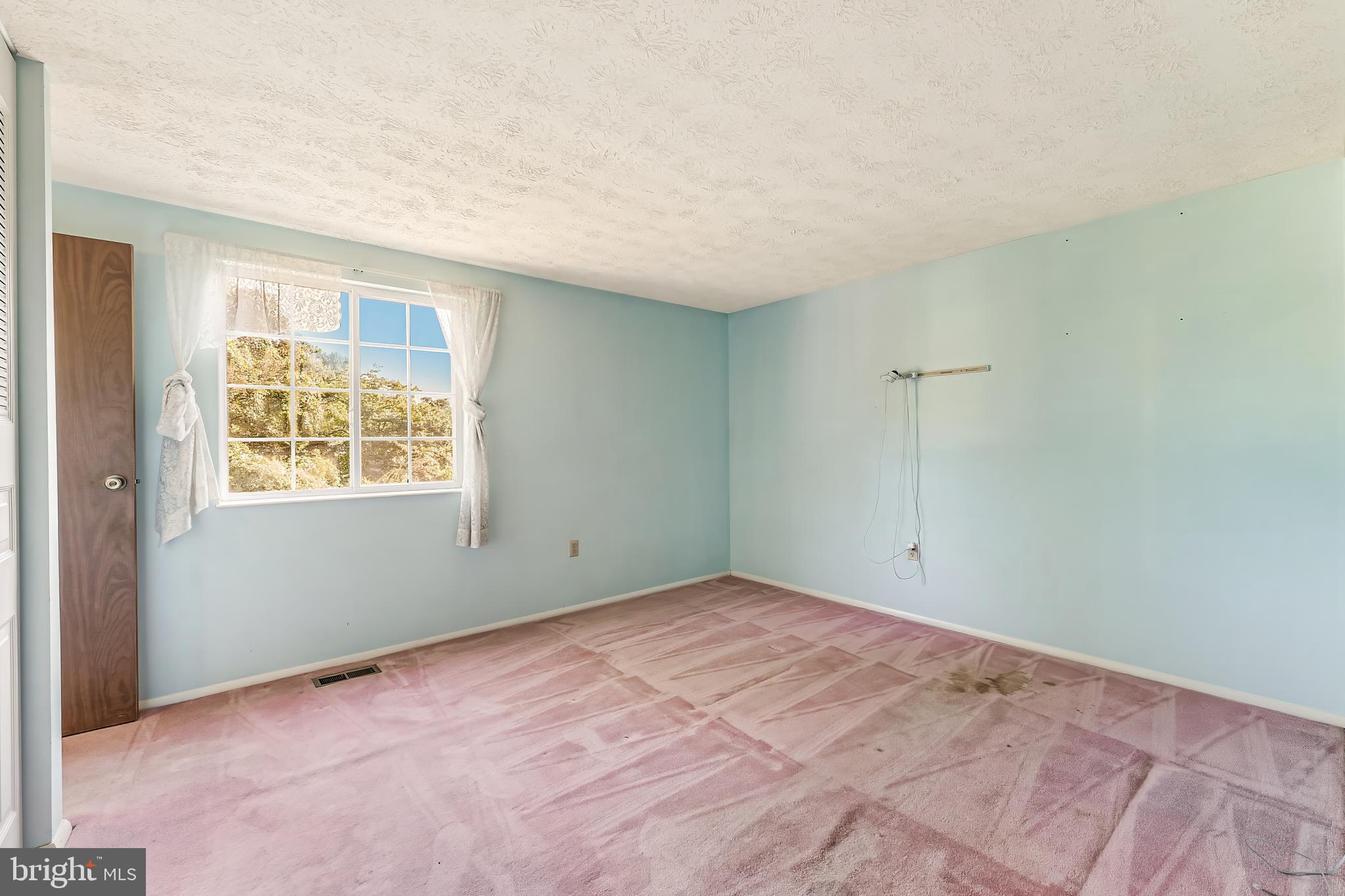 EDGELEA WOODS - Residential