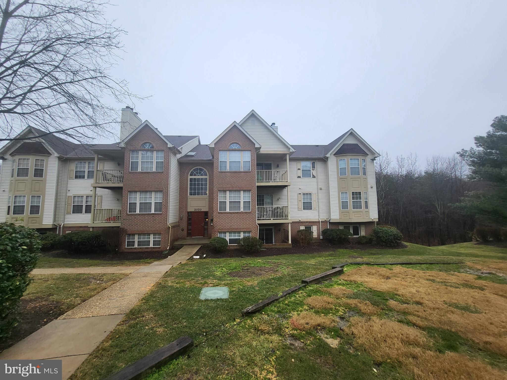 All applicants over 18 must apply online
Property is currently occupied.
Once vacated by 09/18, unit will be thoroughly cleaned and owners will address any defective items .
Beautifully renovated Condo with 2 bedrooms, 2 full baths just minutes away from recreational & shopping centers but yet very secluded.
Fully renovated with fresh paint and new flooring throughout
Home boasts a large Kitchen with Updated appliances, a Separate laundry room with washer & dryer and an oversize main bedroom.
Urban setting with awesome walkability scores with shops, restaurants, mall, movies in waking distance.
A MUST SEE.