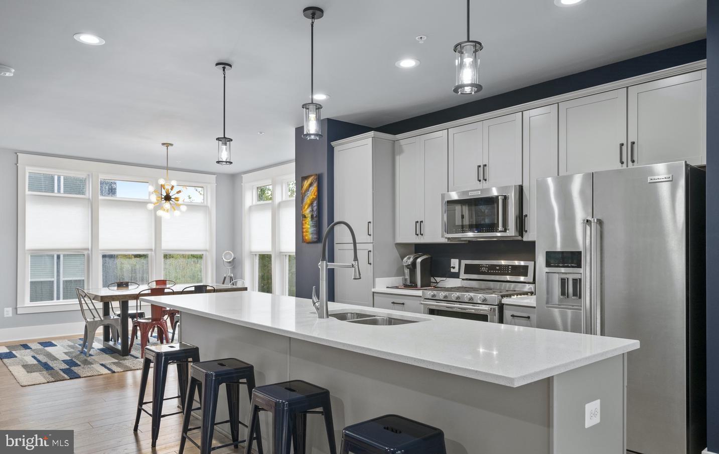 ADMIRALS SQUARE - Residential