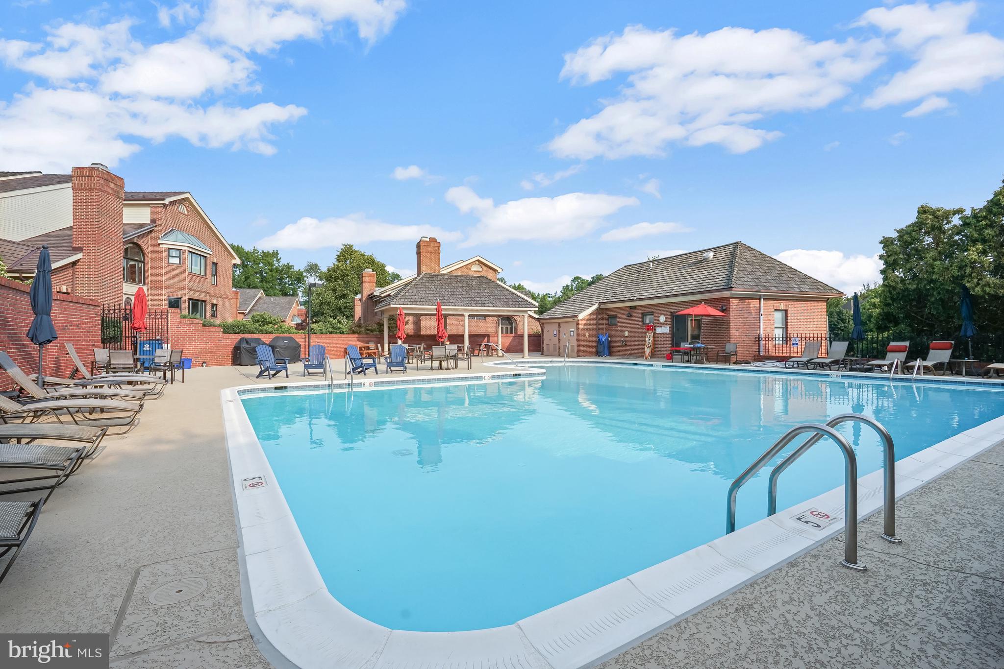 HAMPTONS OF MCLEAN - Residential