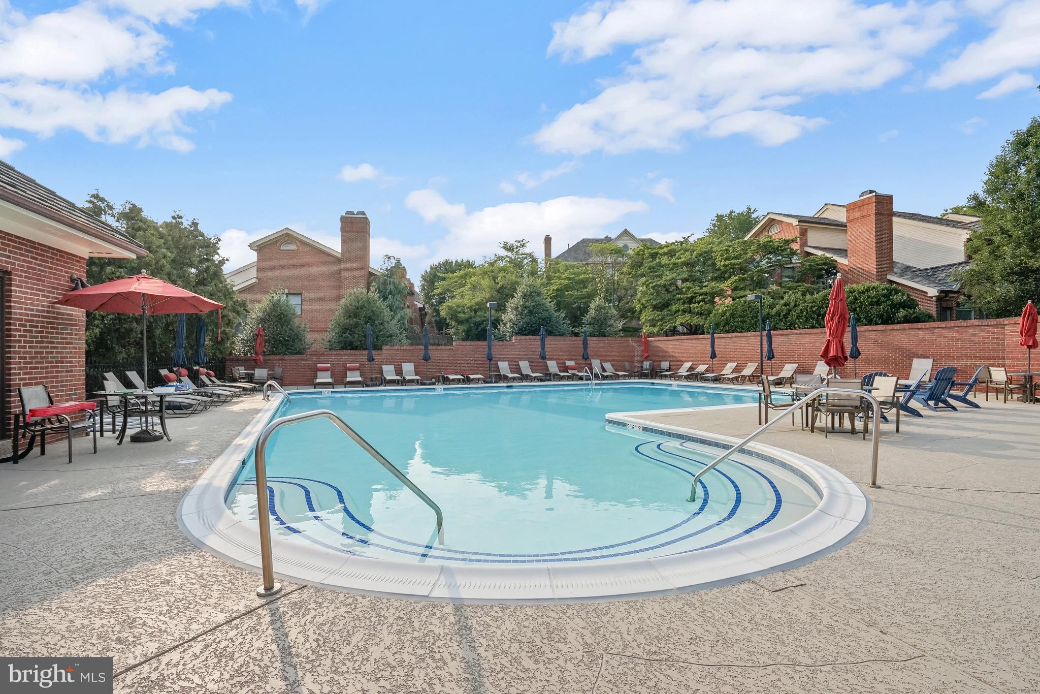 HAMPTONS OF MCLEAN - Residential