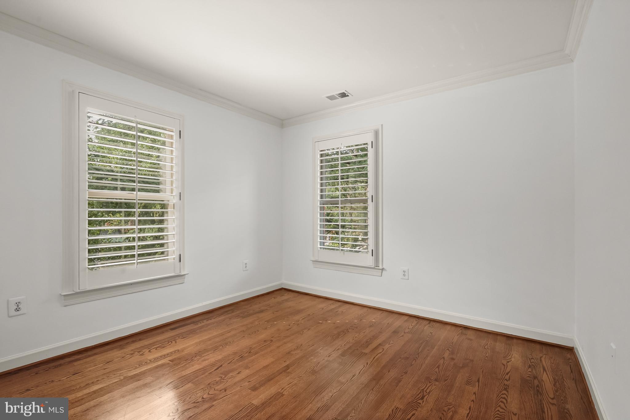 HAMPTONS OF MCLEAN - Residential