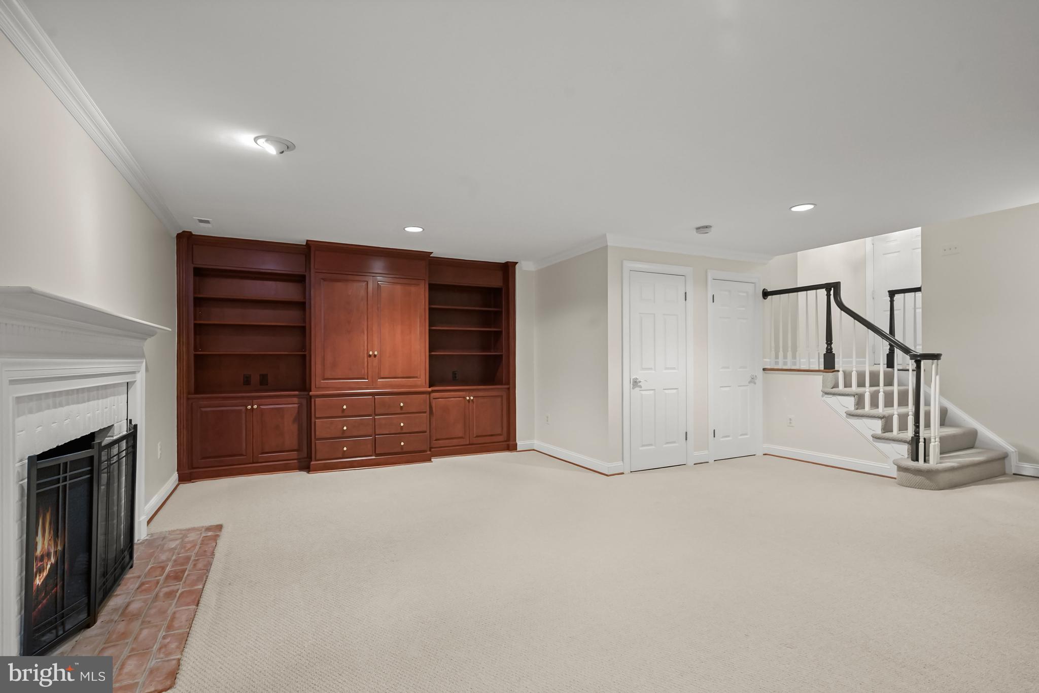 HAMPTONS OF MCLEAN - Residential