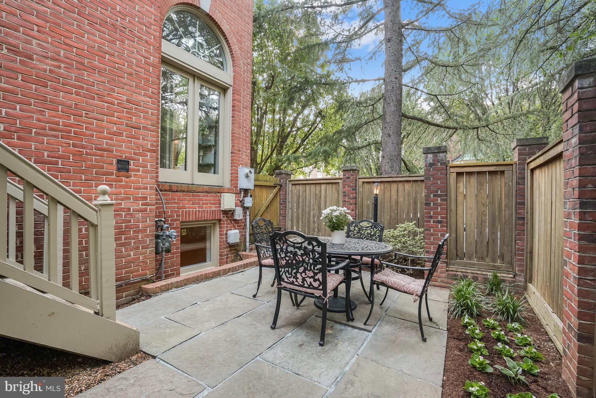 HAMPTONS OF MCLEAN - Residential