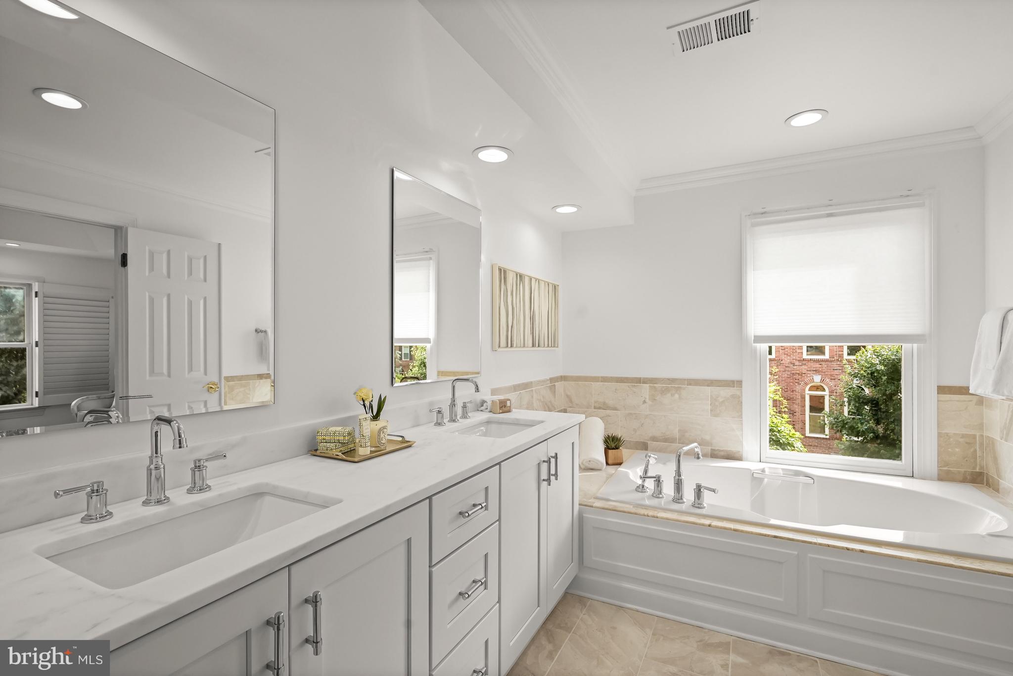 HAMPTONS OF MCLEAN - Residential