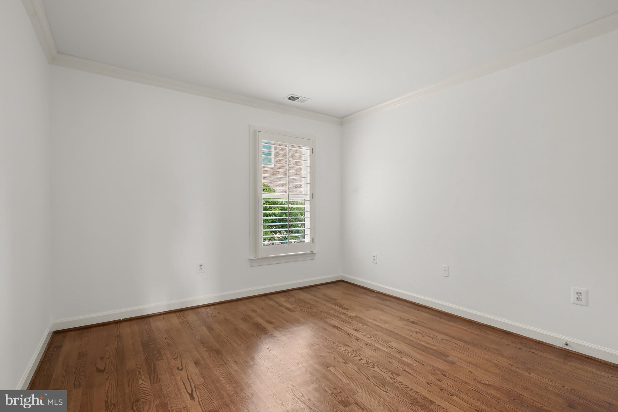 HAMPTONS OF MCLEAN - Residential