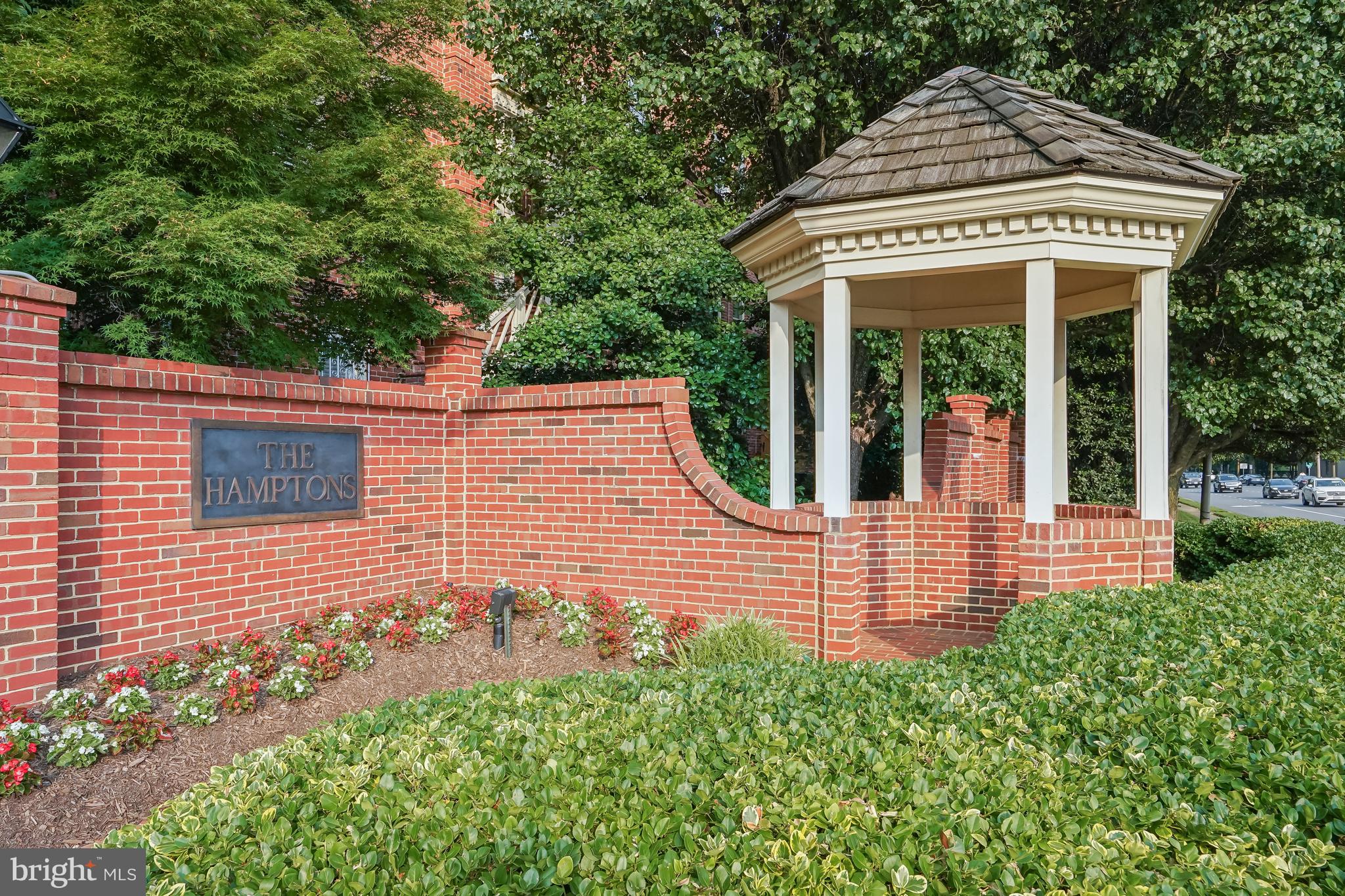 HAMPTONS OF MCLEAN - Residential