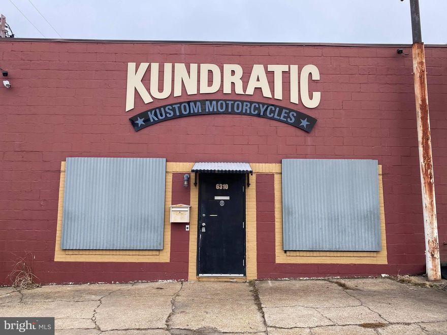 Great opportunity. Immediately available. 2 oversized garage bays. High ceilings. Second story loft - great for storage. Half bath located on main level. Private office suite on site. Great for mechanic and auto repair companies.