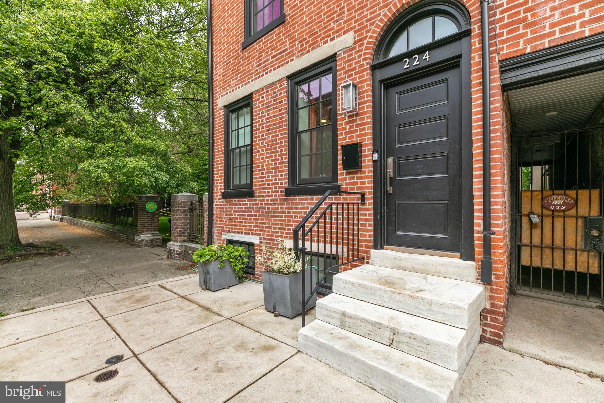 QUEEN VILLAGE - Residential