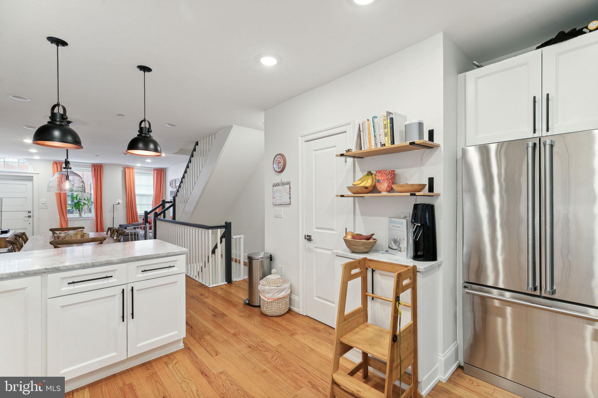 QUEEN VILLAGE - Residential