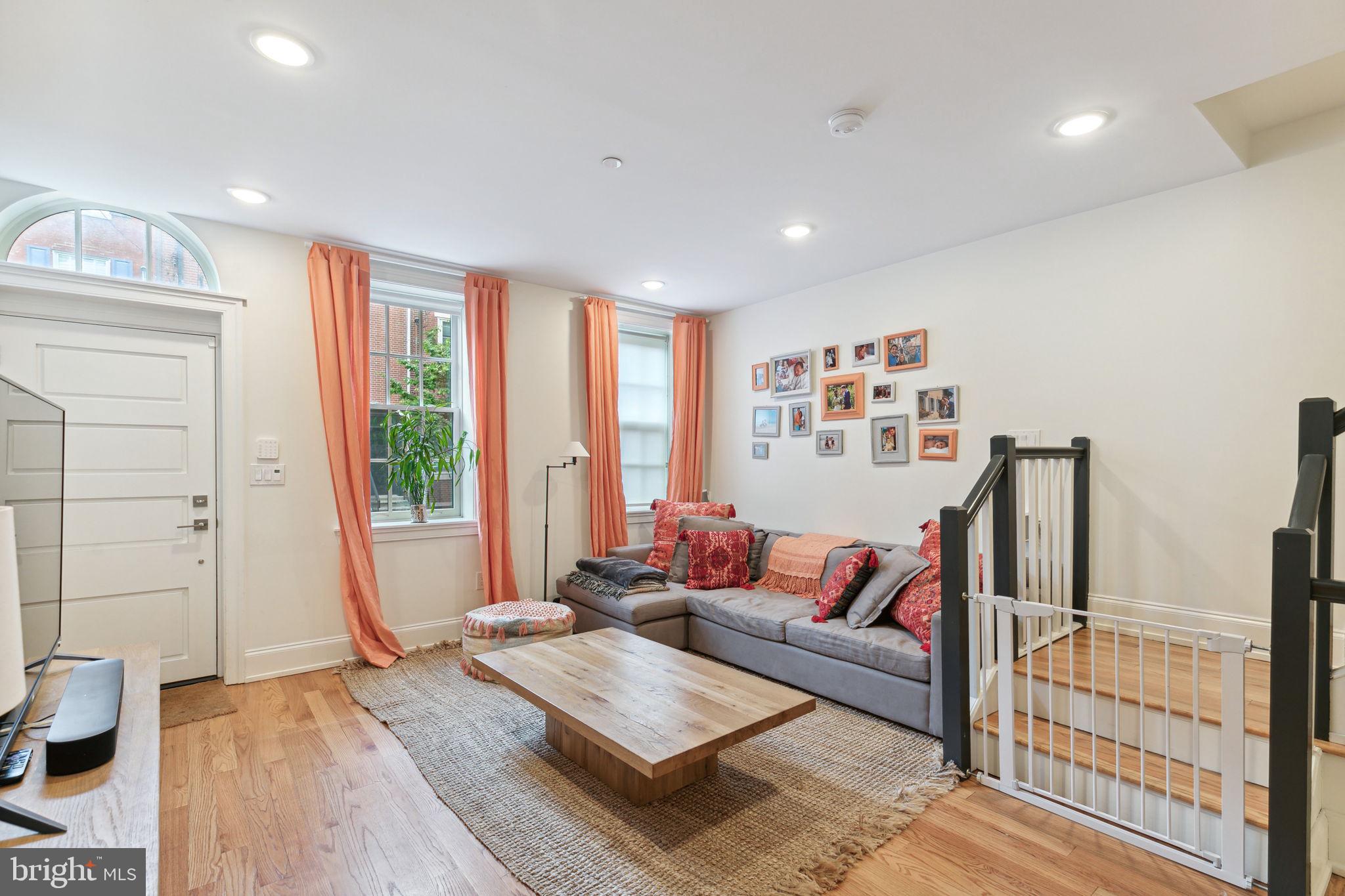 QUEEN VILLAGE - Residential