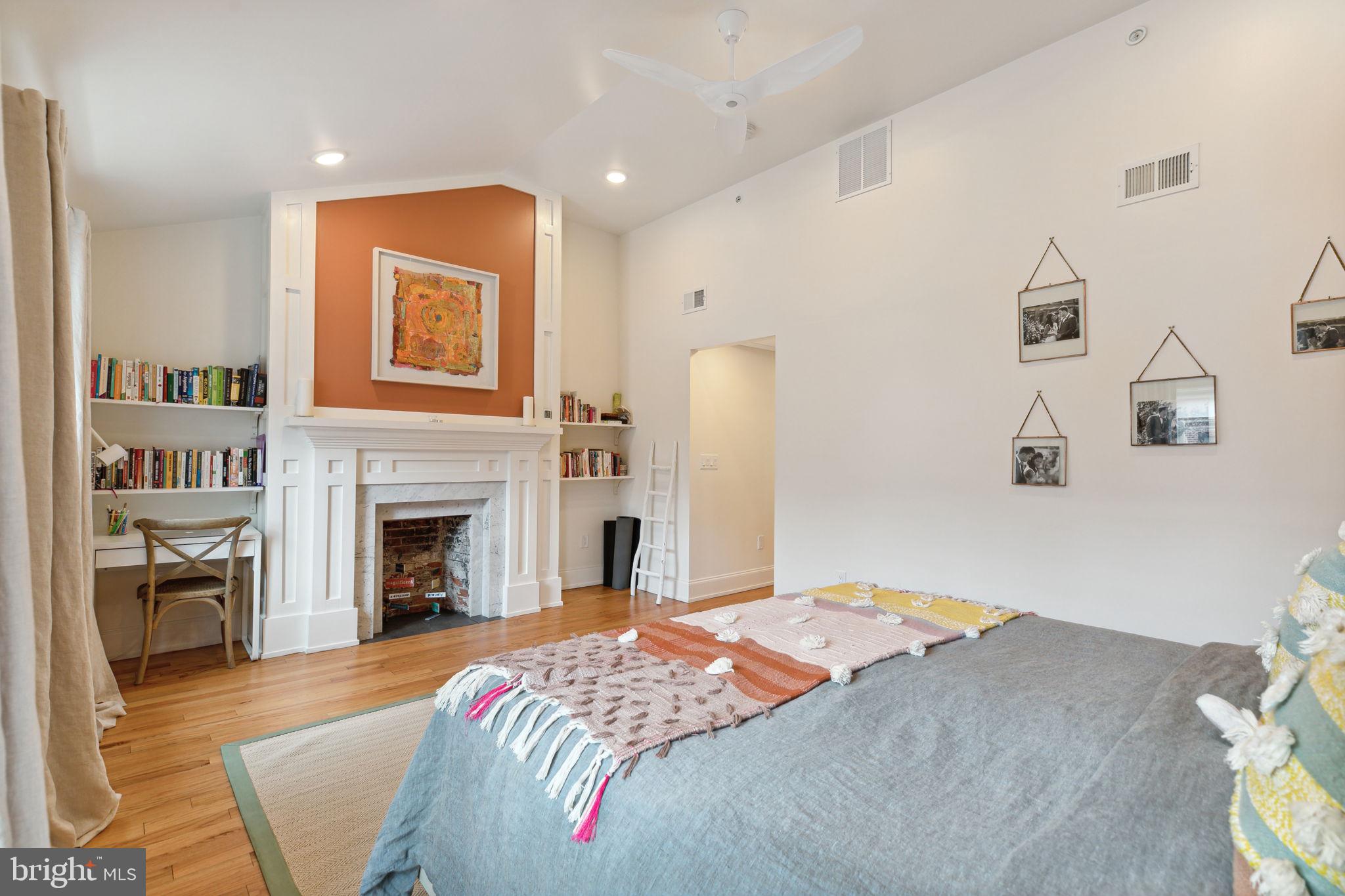 QUEEN VILLAGE - Residential