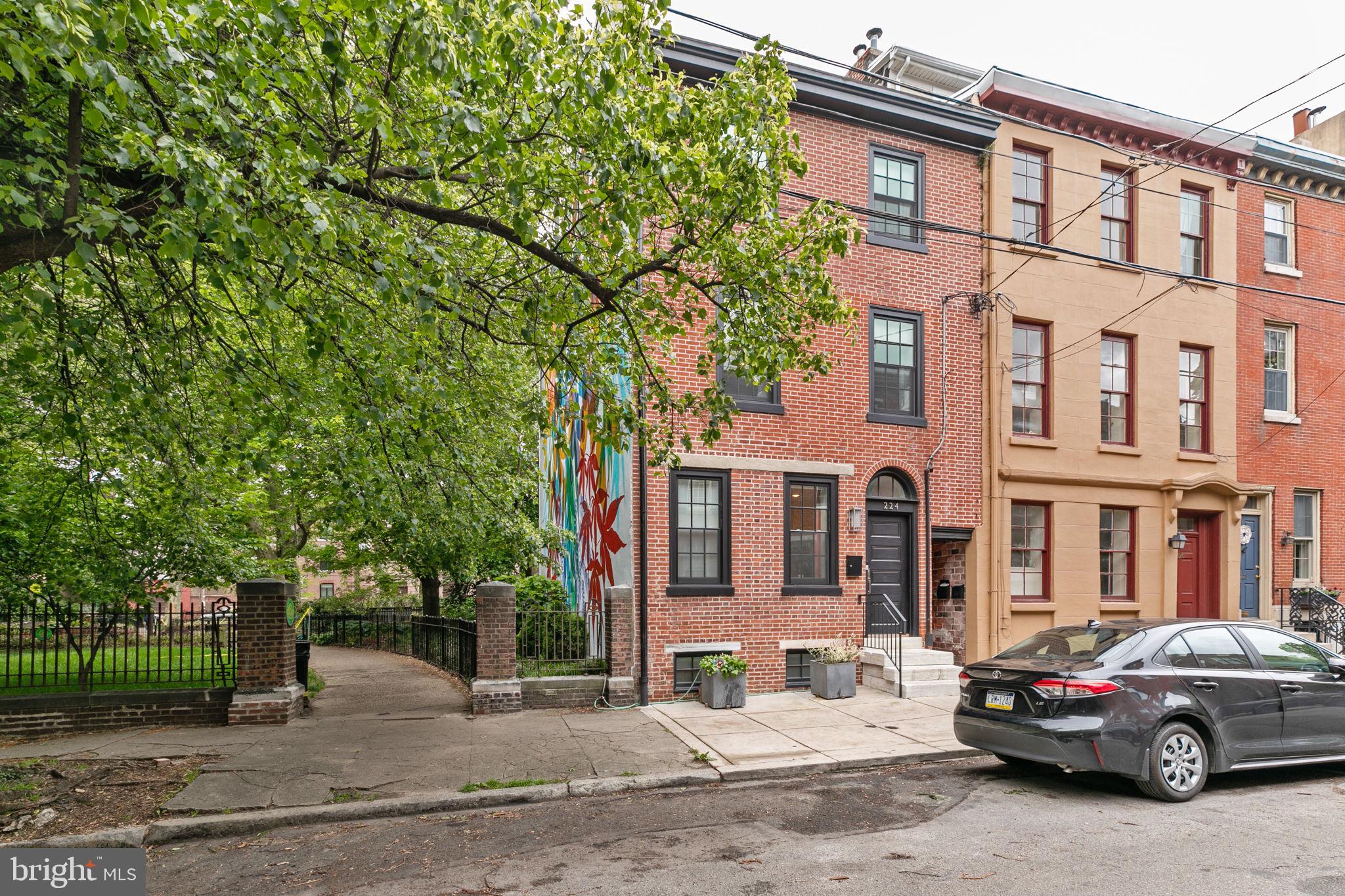 QUEEN VILLAGE - Residential