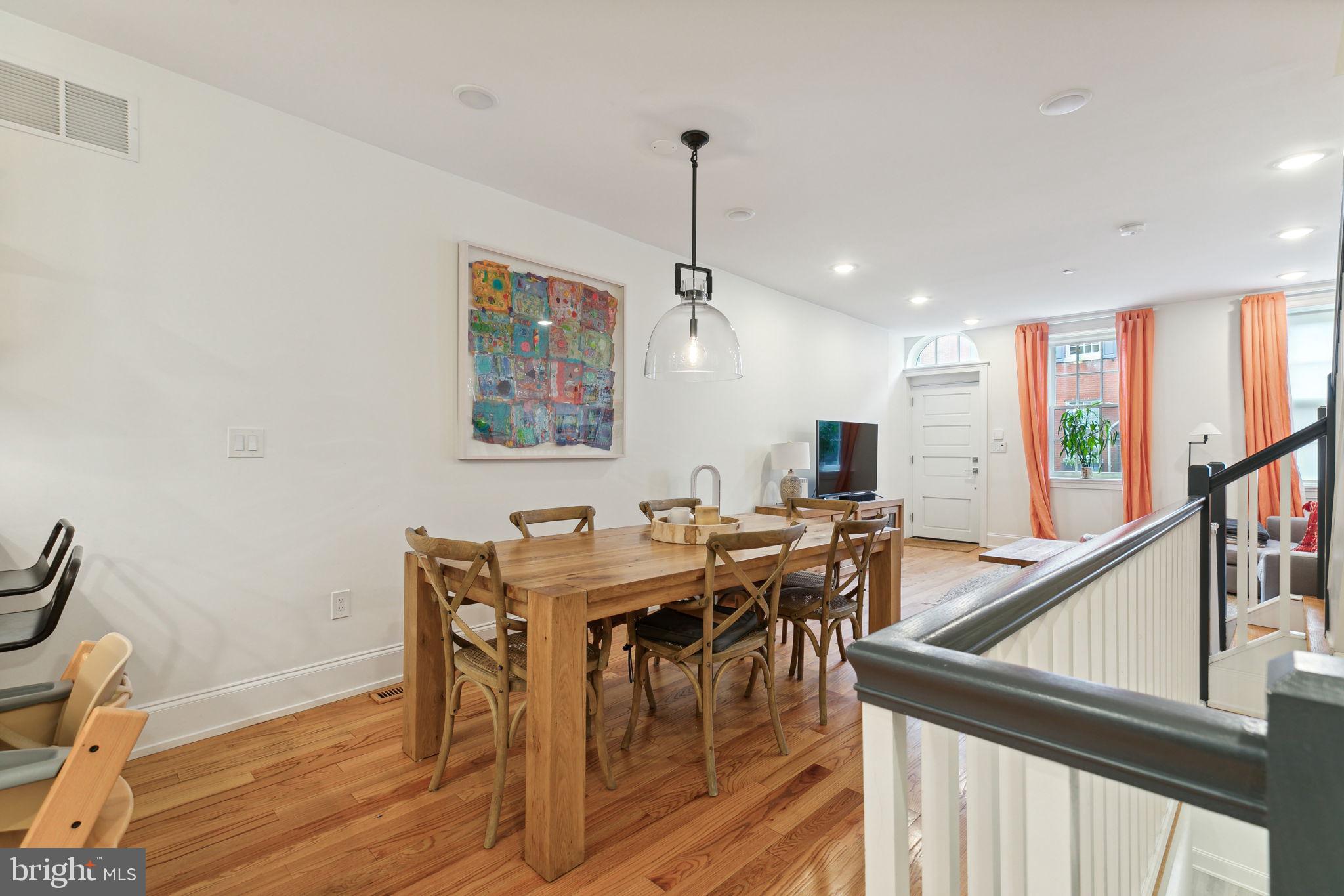 QUEEN VILLAGE - Residential