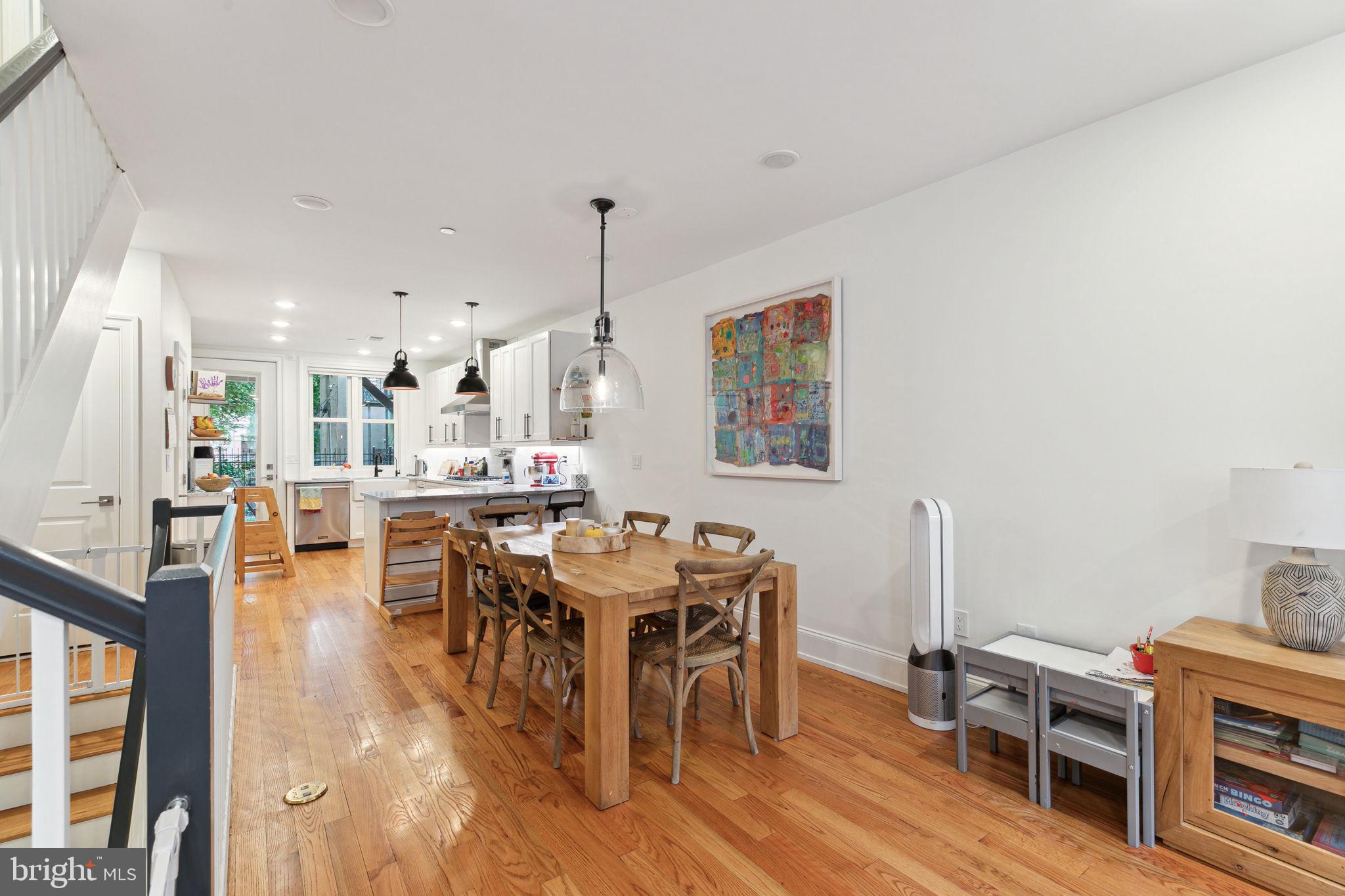 QUEEN VILLAGE - Residential