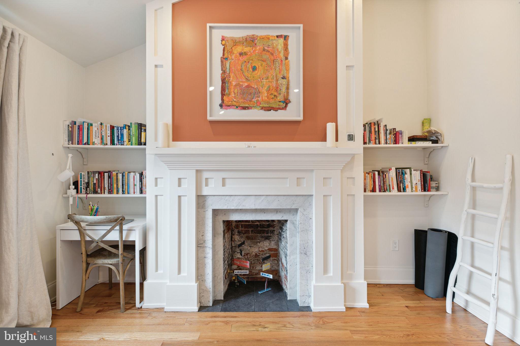 QUEEN VILLAGE - Residential