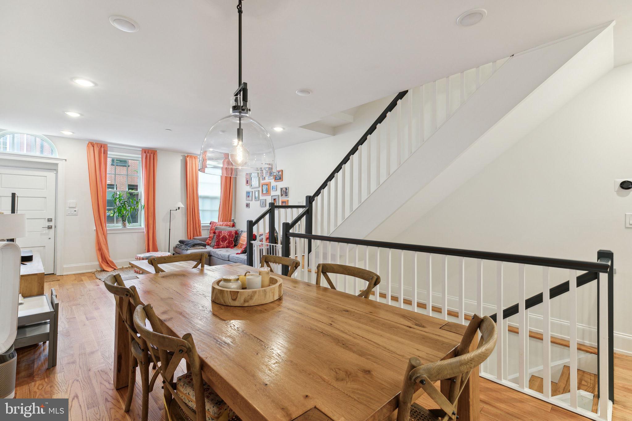 QUEEN VILLAGE - Residential