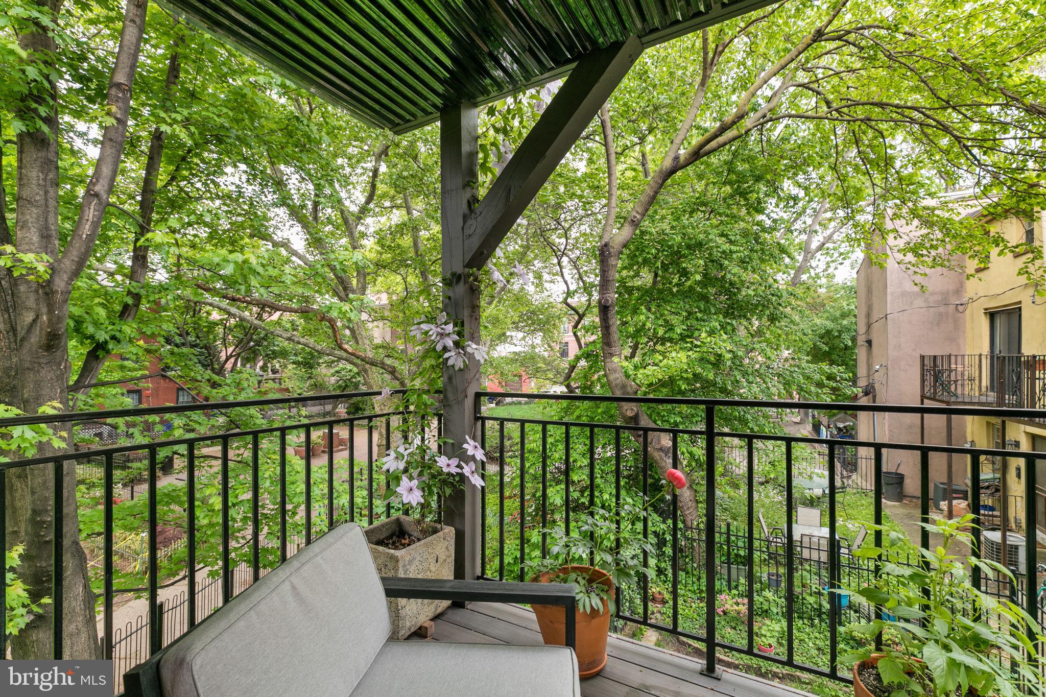 QUEEN VILLAGE - Residential