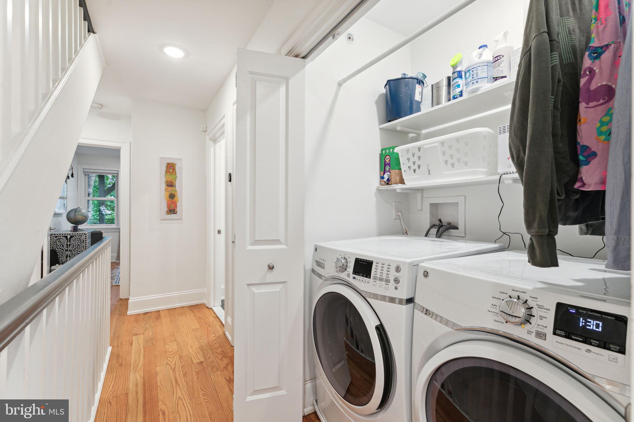 QUEEN VILLAGE - Residential