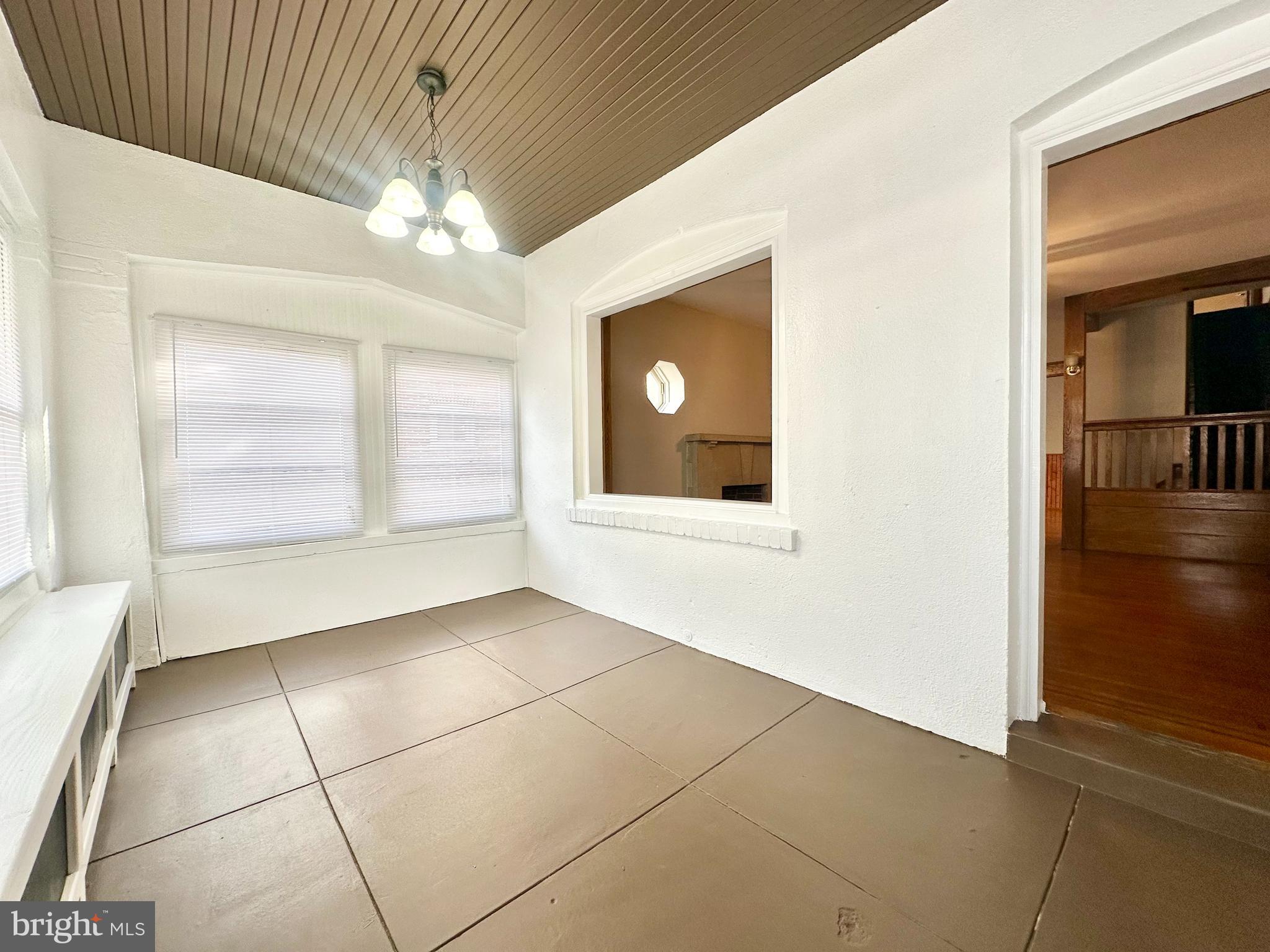 ROXBOROUGH - Residential