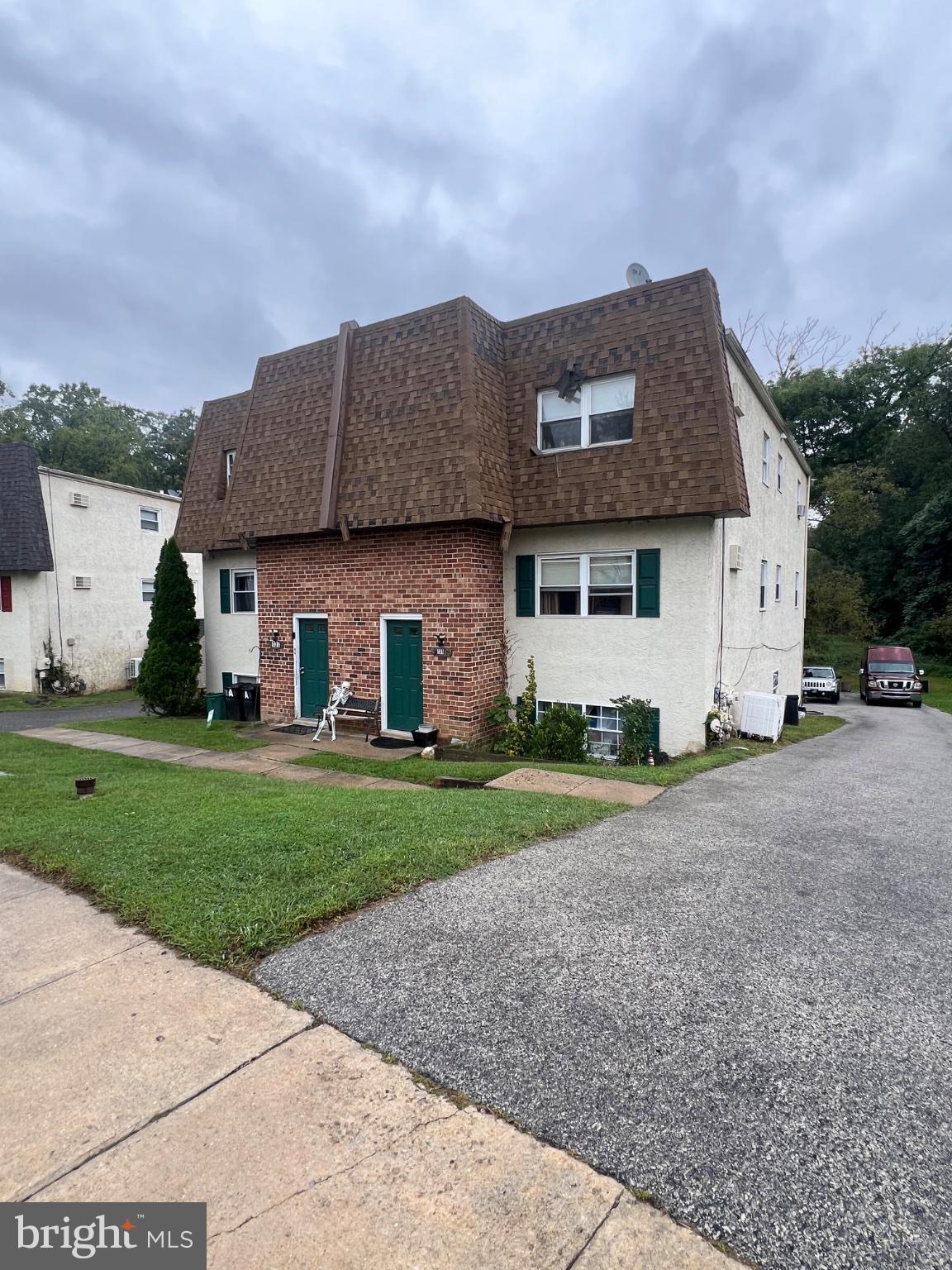 137 MEADOWBROOK LANE