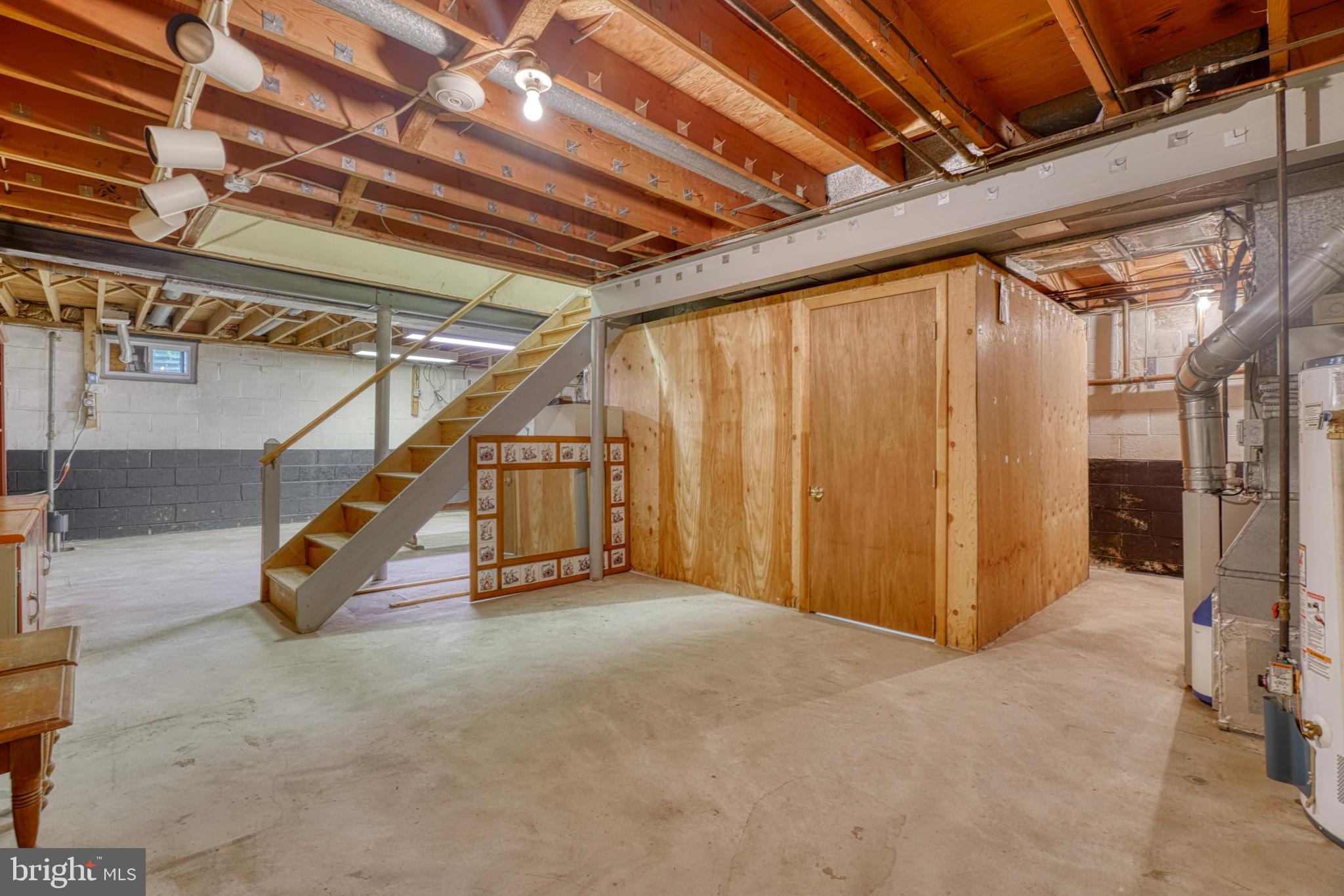 COLONIAL ACRES - Residential