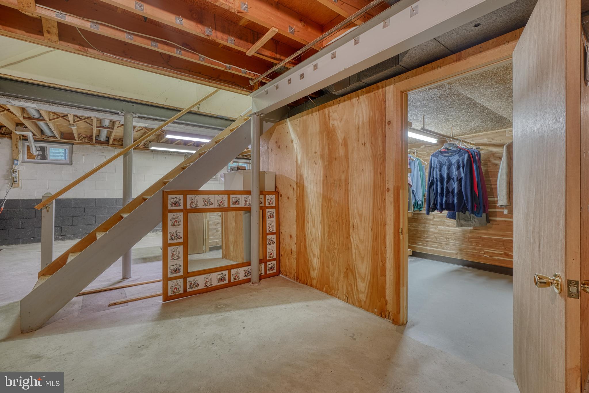 COLONIAL ACRES - Residential